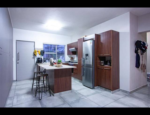 2 BEDROOM PROPERTY TO RENT IN LONEHILL